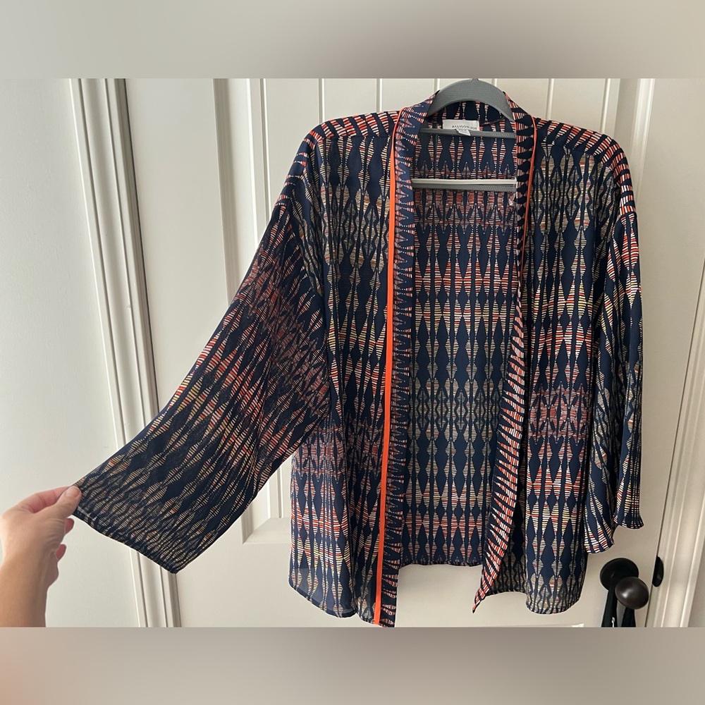 NWOT Allison Joy Kimono top with wide sleeves - Picture 2 of 4